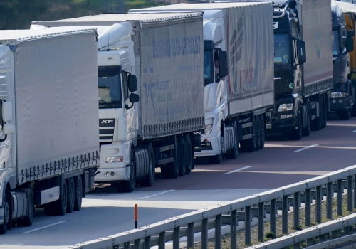 Ciężarówki giganty wyjadą na drogi. Unia szykuje zmiany w transporcie