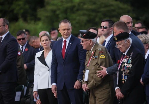 Prezydent Nawrocki na Monte Cassino. Poruszające sceny na polskim cmentarzu