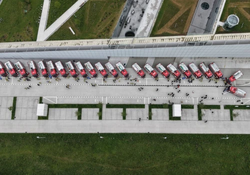 Nowe wozy dla strażaków z Małopolski. W Krakowie przekazano 23 pojazdy dla OSP
