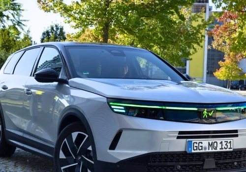 Wkrótce nowe wyposażenie auta? Obowiązkowe przednie światło stopu