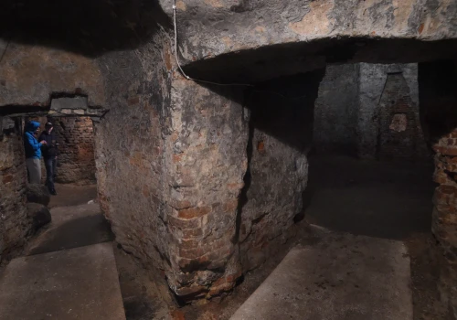 Jeden z najbardziej tajemniczych zabytków Warszawy czekają zmiany. Ruszyły prace