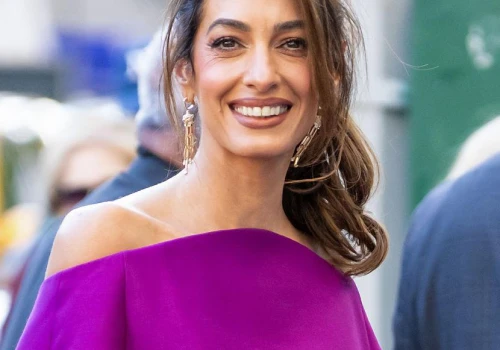 Myślałam, że spódnico-spodnie nie są eleganckie, ale stylizacja Amal Clooney w Saint-Tropez zmieniła moje zdanie