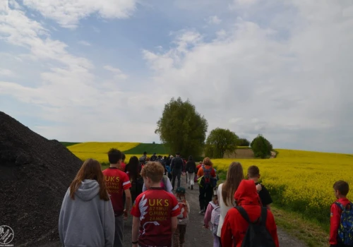 Rajd Pieszy „Śladami błogosławionego księdza kardynała Stefana Wyszyńskiego”. Uczestnicy pokonali ponad 9 km