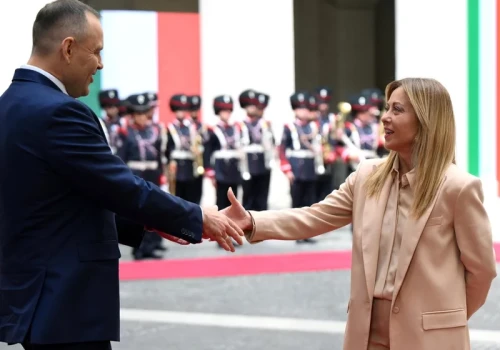 Nagranie z Nawrockim obiegło sieć. „Ta ręka to gest sztyletu”