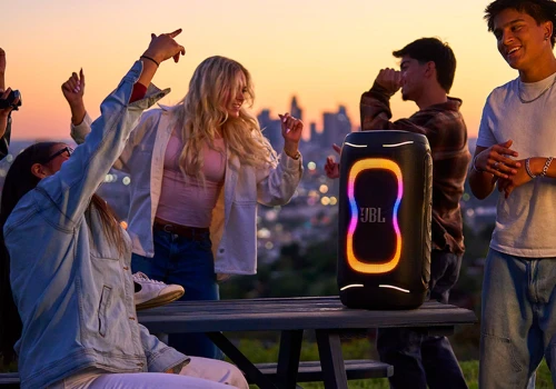 JBL PartyBox 130. 200 W mocy, wsparcie AI i wymienna bateria na niekończącą się imprezę