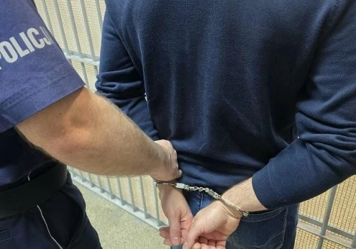 Fałszywa platforma inwestycyjna. Dwóch mężczyzn z Podkarpacia aresztowanych