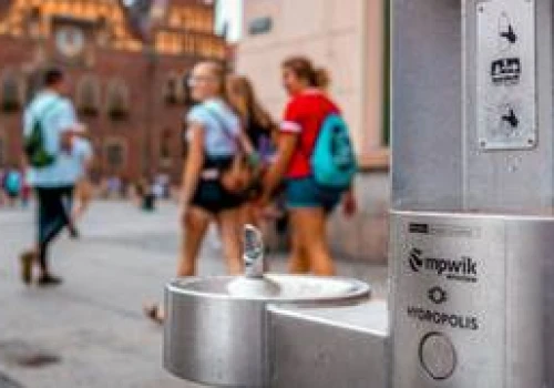 Nadciąga lato. Ruszył sezon ulicznych zdrojów we Wrocławiu