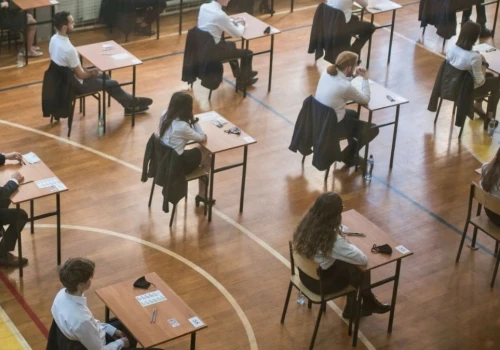 Matura 2026 z fizyki. Arkusze CKE z odpowiedziami i najważniejsze terminy
