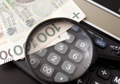 Emerytura wyższa o 870 zł i 18 tys. wyrównania. Senior rozgromił ZUS w sądzie, inni też mogą