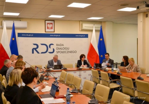 RDS: Posiedzenie Zespołu ds. budżetu, wynagrodzeń i świadczeń socjalnych. Niepokojące prognozy na 2027 rok ws. wzrostu wynagrodzeń w państwowej sferze budżetowej