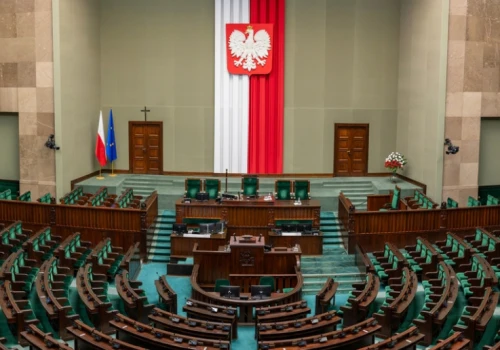 Prawie 500 litrów alkoholu zostało w Sejmie. Kancelaria nie może go sprzedać