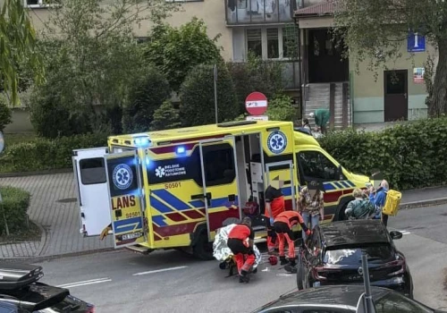 Potrącenie rowerzysty na ul Słowackiego. Na miejscu ratownicy i policja