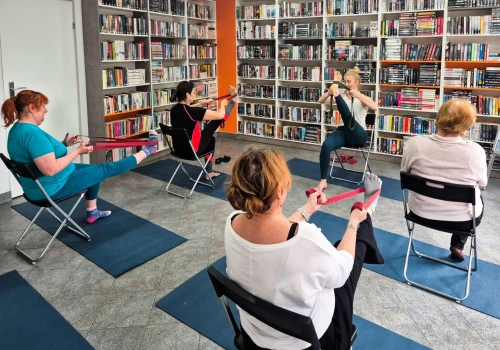 Joga na krześle – rozpoczęcie cyklu spotkań dla seniorów