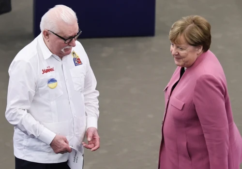 PE wręczył ordery Merkel i Wałęsie. Takie mają autorytety!