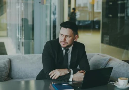 Menedżerowie mają dość? Coraz więcej liderów chce zrezygnować z zarządzania zespołem