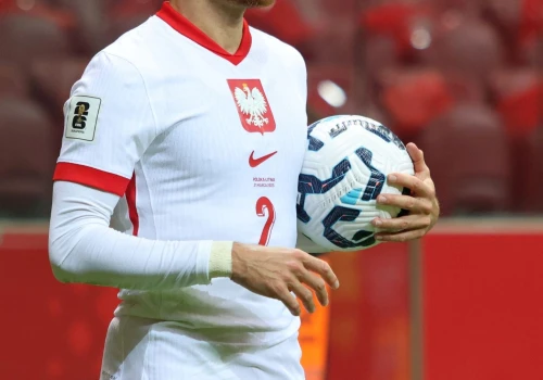 Matty Cash z pucharem? Polscy piłkarze, zdobywcy europejskiego pucharu