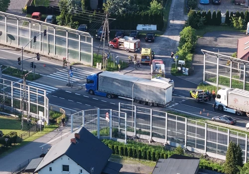 Wypadek na DK-1. Obława z użyciem drona i psa tropiącego za sprawcą zdarzenia