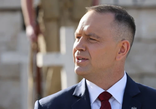 Senatorowie głosują nad wnioskiem prezydenta o referendum ws polityki klimatycznej UE