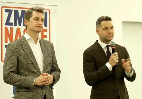 Uczniowie mieli iść na lekcję WOS, a trafili na spotkanie z Jakim. TAK się tłumaczy. „Może przyjść, kto chce”