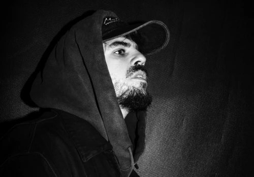 Taco Hemingway z podwójnie wyprzedanym 2026 †††OUR. “LATARNIE WSZĘDZIE DAWNO ZGASŁY” na szczycie Spotify Debut Global!