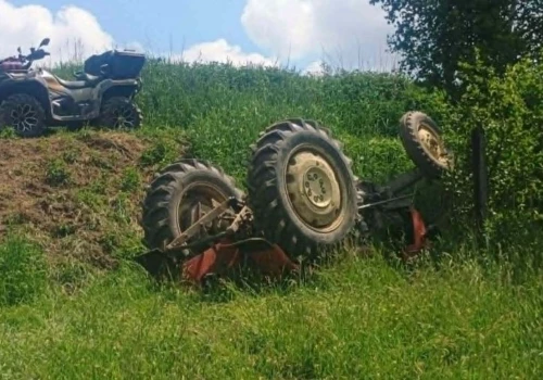 Tragedia podczas prac polowych w Przysietnicy. Mężczyzna zginął przygnieciony przez ciągnik