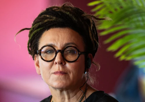 Olga Tokarczuk w ogniu krytyki za używanie AI. Noblistka reaguje. „Oświadczam krótko i stanowczo”