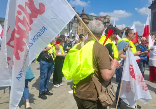 Protest rolników w Warszawie: sprzeciwiają się Zielonemu Ładowi i importowanej żywności