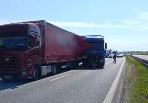 Kolejny wypadek na autostradzie A4 wysokości Brzegu! Zderzenie dwóch ciężarówek