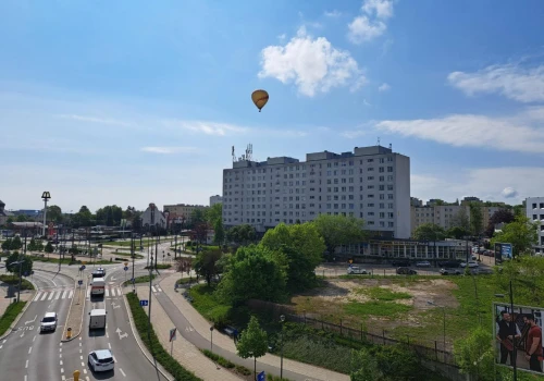 Olsztyn. Awaryjne lądowanie balonu na terenie szkoły na Nagórkach