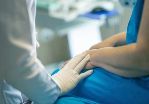 NFZ ogranicza dostęp do badań? „Pacjenci onkologiczni czekają 263 dni na kolonoskopię” – Fundacja Alivia apeluje o pilne zmiany