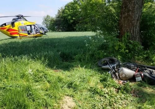 Z ostatniej chwili! Wypadek z udziałem busa i motocykla. Lądował śmigłowiec LPR
