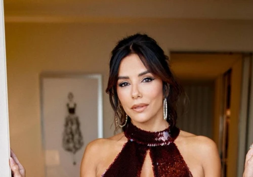 Eva Longoria zadała szyku w Cannes. Włożyła suknię z głębokim dekoltem