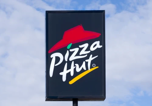 Franczyzobiorca pozywa Pizza Hut za problemy po wdrożeniu AI 