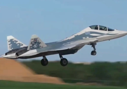 Dwumiejscowy Su-57 już lata