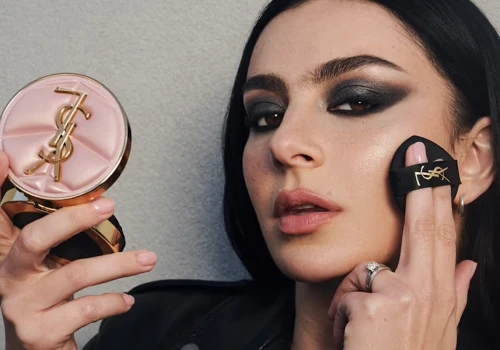 Charli XCX nową ambasadorką YSL Beauty. „Idealny makijaż uzyskuję dzięki spaniu w nim”