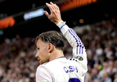 Trzy gole w finale Ligi Europy UEFA! Matty Cash z europejskim pucharem