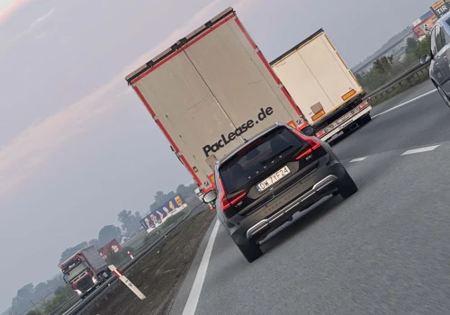 Tym razem nie BMW, ale nie zjadę ci, choćbyś mrugał 1000 razy, nerwowy kierowco Volvo!