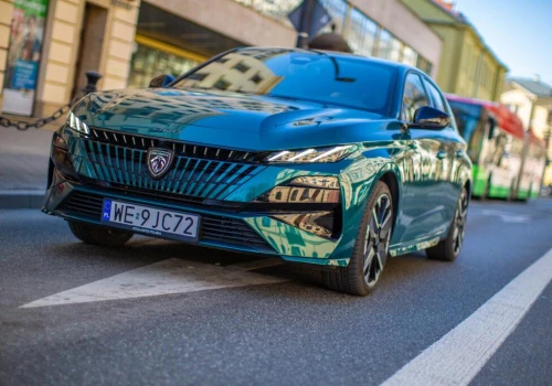 Wyprzedaż w Peugeot. Nowe samochody nawet 44 tysiące zł taniej