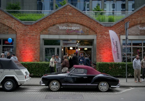 Volkswagen świętuje 50-lecie linii GTI. Premierowy Golf EDITION 50 i klasyki w Warszawie