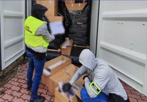 Towar wart 12 mln zł. Oto co znaleźli w kontenerze morskim