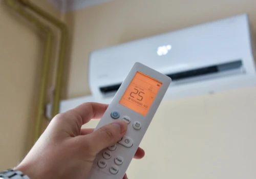 Rachunek za upał. Ile prądu pożera klimatyzacja w bloku?