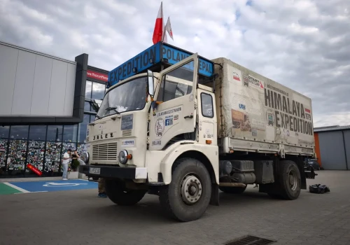 Jelcz ukończył trasę z Nepalu do Polski – 12,8 tys. kilometrów i 51 dni w drodze