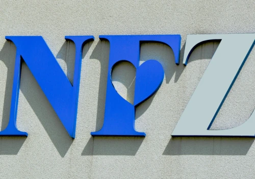 NFZ liczy, ile przepłaca za leki 65 plus. Do lekarzy trafiły pierwsze pisma