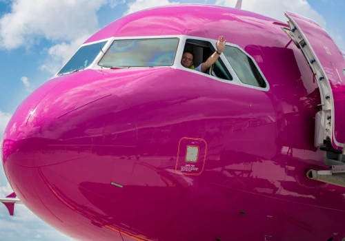 Wizz Air znów zaczyna anulować rejsy. Znika 6 tras, także z Polski