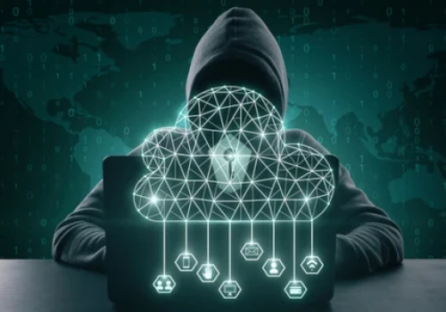 AI przyspiesza ataki. Jak firmy odzyskają przewagę w cyberwyścigu?