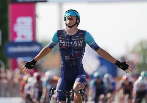 Giro d’Italia 2026: Triumf Aleca Segaerta, dobry dzień dla Bahrain-Victorious