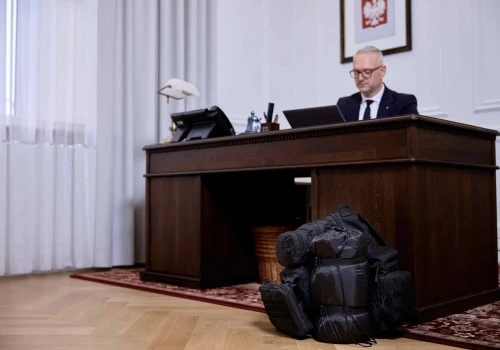 Plecak ewakuacyjny. Co to właściwie jest i dlaczego ratuje czas