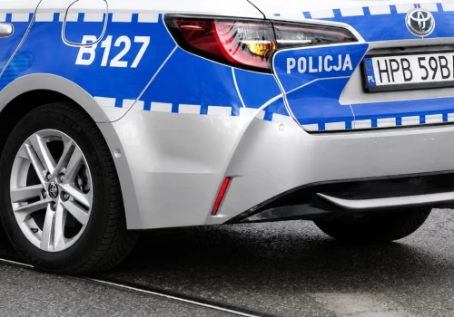 Oznaczenia radiowozów mają znaczenie. Kierowcy tego nie odczytują