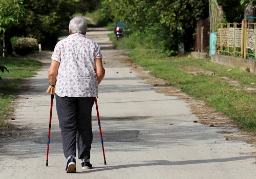 Wyższy wiek emerytalny przyszedł sam. Setki tysięcy seniorów wybrało taki scenariusz