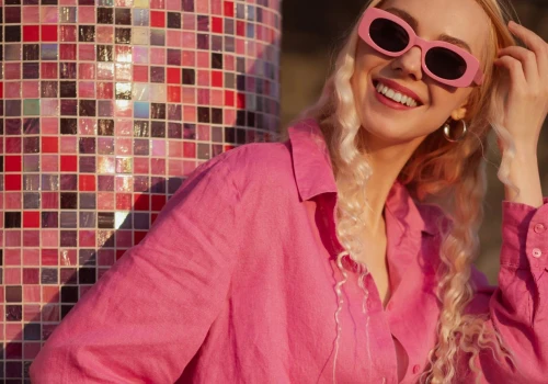Zapomnij o butter yellow. Teraz lato należy do odcienia lychee pink